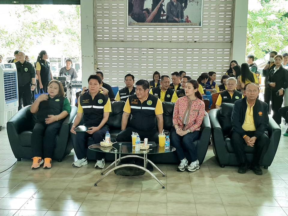 ณ ห้องประชุมที่ว่าการอำเภอหนอง..ชมภาพ